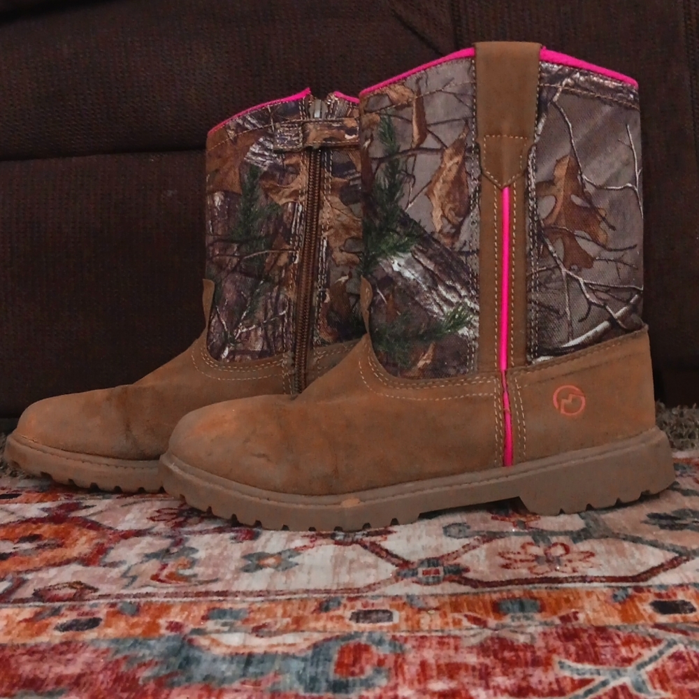 Girls boots